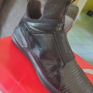 Puma Sneaker- Women's- Gently Used- Metallic